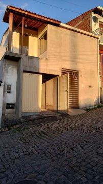 Sobrando com 3 quartos em ótima localização