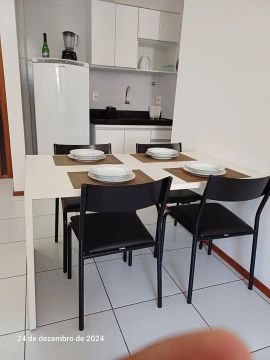 Apto Quarto e Sala no miolo da Ponta Verde