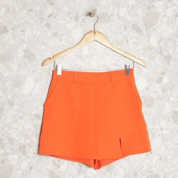 Short laranja feminino