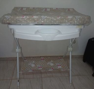 Banheira com trocador e kit mamadeiras e esterilizador Philips avent