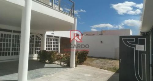 CASA À VENDA PRÓXIMO AO HOSPITAL UNIMED.