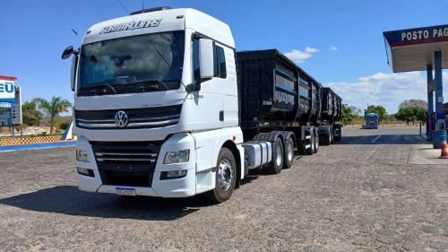 02 Meteor 520 6x4 com Rodo caçamba c/pneus