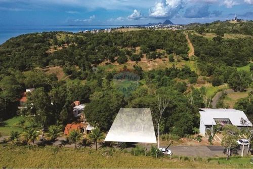Lote Exclusivo à Venda no Condomínio Sítio da Pedra  1.351m² com Acesso à Praia