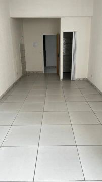Kitnets para alugar nop Bairro Vista Alegre proximo a Trombini 30 m2 com banheiro