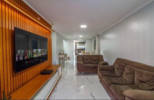 Imóvel para aluguel possui 140 metros quadrados com 3 quartos em Recanto das Emas - Brasíl