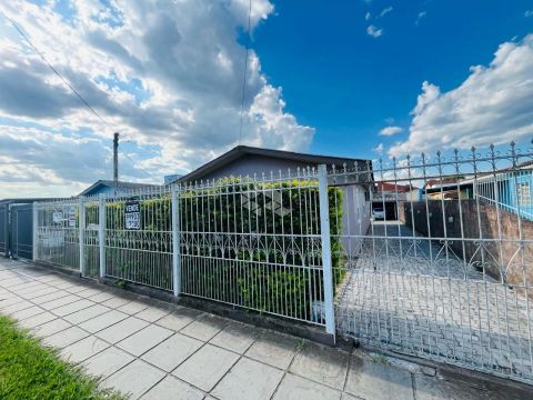 Casa com 03 quartos e edícula à venda no Bairro Urlândia em Santa Maria