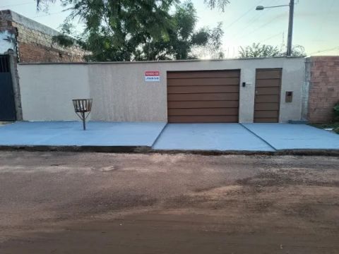 Casa ampla no Santa Bárbara, próxima ao Quarteto, na Rua 3