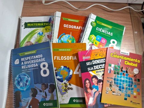 Livros didáticos usados Bom Jesus 8° ano