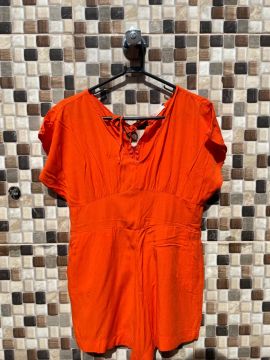 Macacão laranja feminino