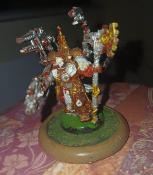 miniatura de warhammer montada 