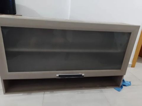 Armário aéreo de cozinha com  porta de vidro
