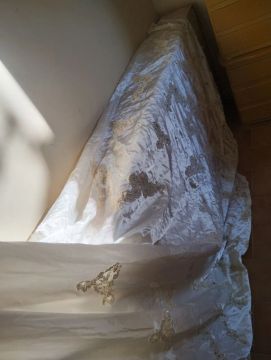 Vestido de noiva branco com detalhes em renda
