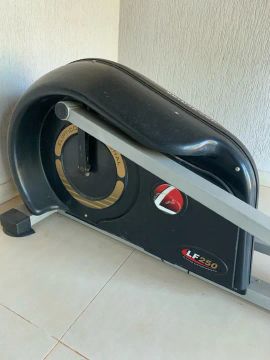 ELIPTICO PROFISSIONAL LF250