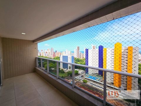 Apartamento com 4 quartos e 3 vagas em condomínio clube no Miramar