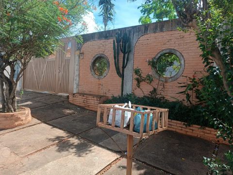 Casa para venda tem 148 metros quadrados com 3 quartos em Vila Ipiranga - Campo Grande - M