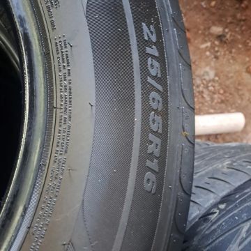 Pneus 215/65R16 par