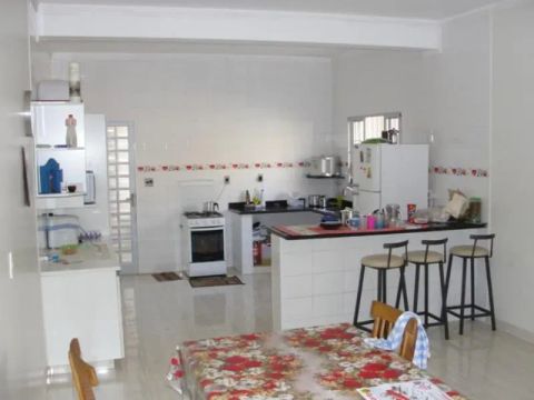 Casa com 3 quartos sendo 3 suítes para venda, 278m² privativos - Jardim Castelo Branco