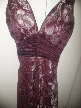 Vestido de festa roxo com detalhes dourado 