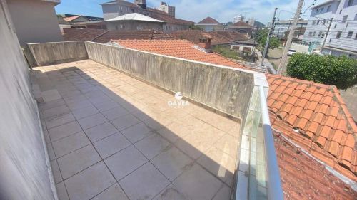 Casa à venda no Vila Cascatinha em São Vicente.