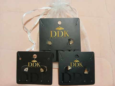 Brincos de coração e triângulo - DDk Semijoias