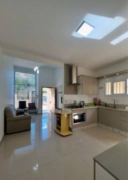 Casa moderna e aconchegante em Trobogy