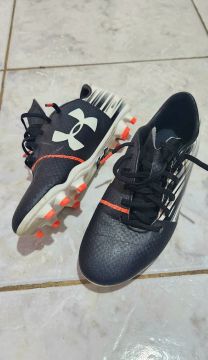Chuteiras Under Armour - Tamanho 38
