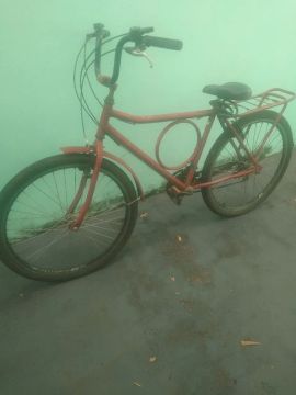 Bicicleta vermelha aro 26