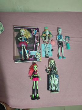Lote de bonecas monster high LER DESCRIÇÃO 