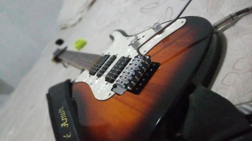 Guitarra washburn wg 530