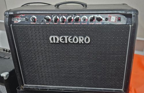 Caixa amplificada para Guitarra Meteoro Nitrous 160G