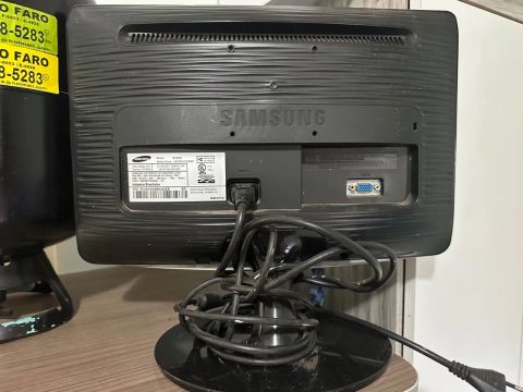 Vendo monitor de 14 polegadas por R$: 130.00 reais sem defeito..