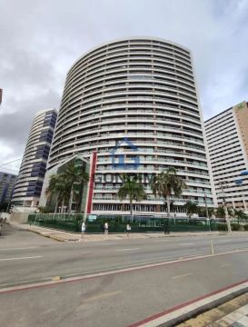 "Viva ao Lado da Praia: Apartamento Frente ao Aterro da Praia de Iracema"
