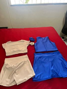 Conjunto de cropped e shorts - azul e bege
