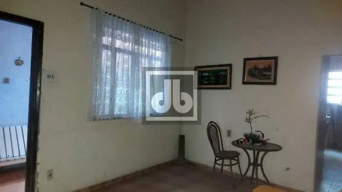 EXCELENTE CASA COM TERRENO GRANDE - 3 QUARTOS - 3 VAGAS DE GARAGEM - EDÍCULA - TERRAÇO - Ó