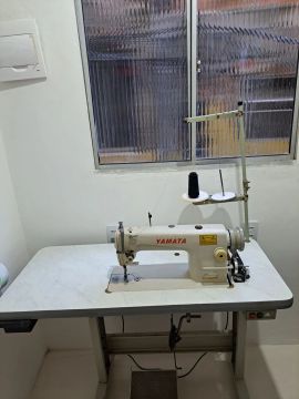 Máquina de Costura reta Industrial Yamata