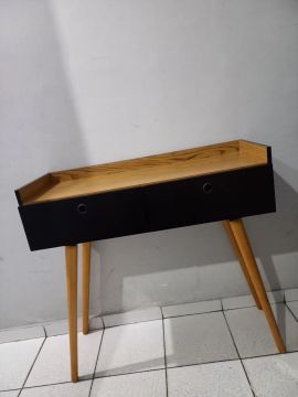 Vendo aparador retrô com duas portas novo
