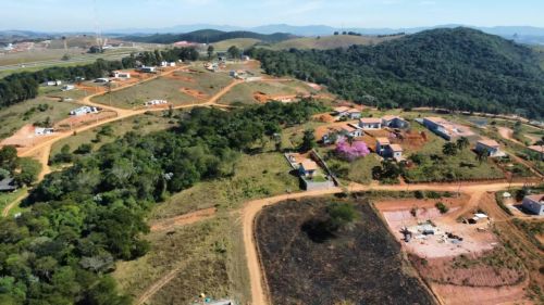 Vende-se terreno em condomínio fechado em Igaratá  Seu refúgio à beira d'água!