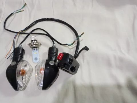 Lampada LED Farol H4 + PAR DIREITO PISCA + Punho Partida