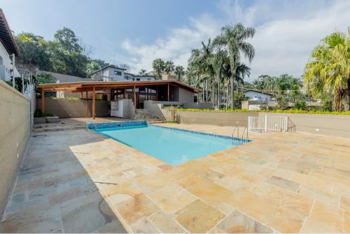 À Venda: Encantadora Casa Térrea, Reformada no Morumbi, Real Parque, com Piscina, Churrasq