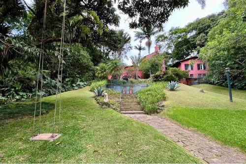 Casa com 4 suítes sendo 1 master à venda, 470m² - Retiro, Petrópolis/RJ