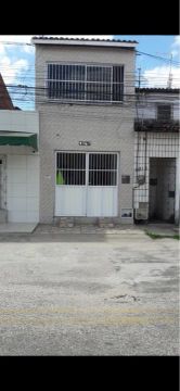 Casa duplex com 2 quartos em ótima localização