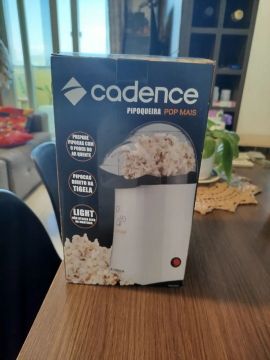 Vendo pipoqueira Cadence, nova.