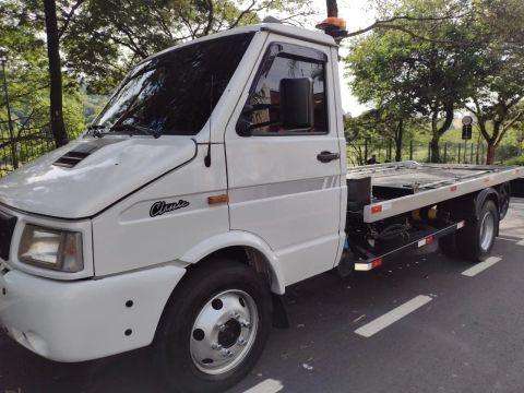 Caminhão iveco daily 7013