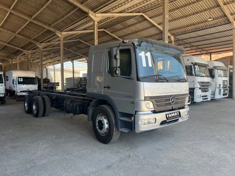 Mercedes-Benz 2425 - Ano 2011 - Ótimo estado