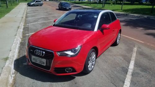 Audi A1 2012 vermelho com teto solar completo com camara de ré.