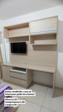 Painel para TV com 2 gavetas e prateleiras