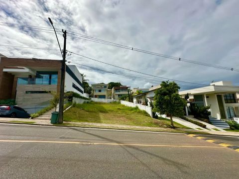 Terreno a venda em alphaville 2 com leve aclive