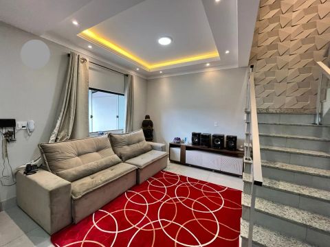 Linda casa, com acabamento de ótima qualidade a venda. Imóvel com 02 pavimentos.