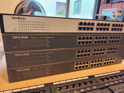Switch TP-Link TL-SF1024 ou Intelbras SF 2400 QR