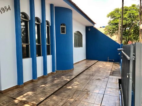 Casa 3 Quartos 2 Banheiros 150m2  - Sarandi